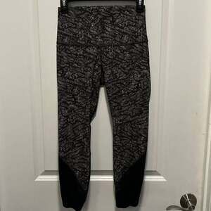 Lululemon Wunder Under Crop High-Rise Scallop Hem Origami Lace Multi Black 6